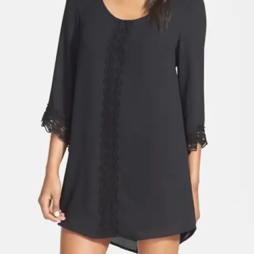 Astr the Label | Lace Trim Shift Dress in Black - Picture 2 of 12